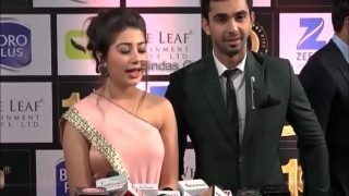 Bollywood girl hot nipple poking